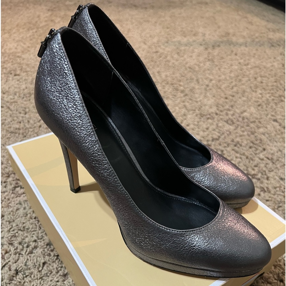 Michael Kors pewter (anthracite, silver, gray) pump size 9.5